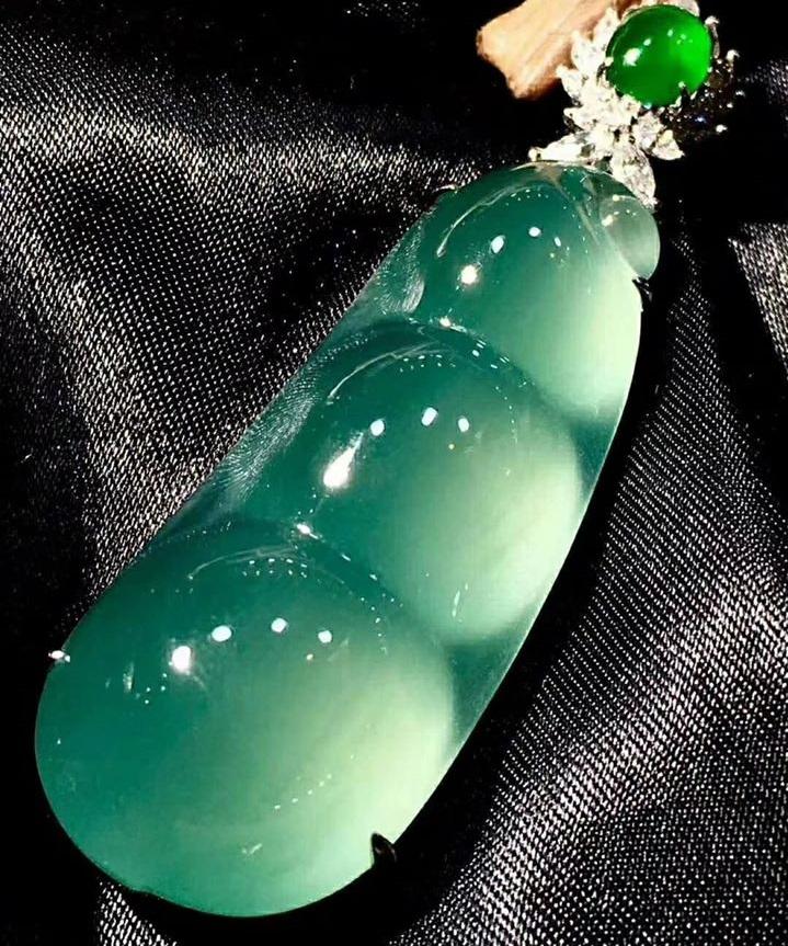 Jadeite Jade Peapod