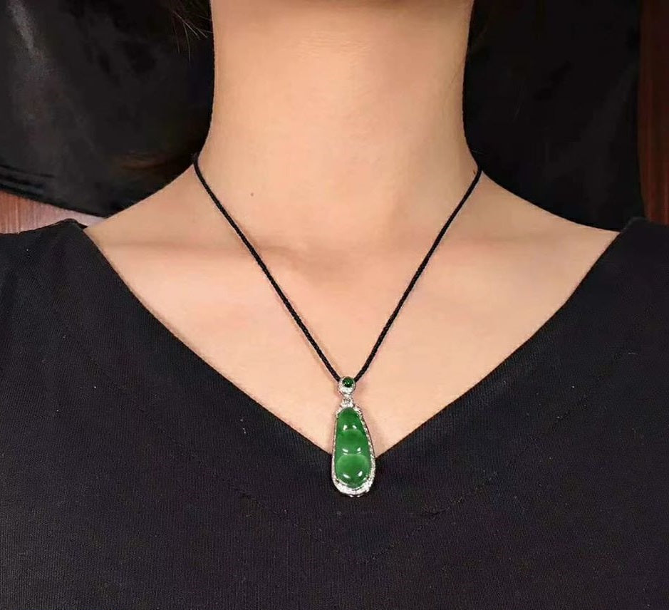 翡翠吊坠 (Jadeite Jade Pendants)