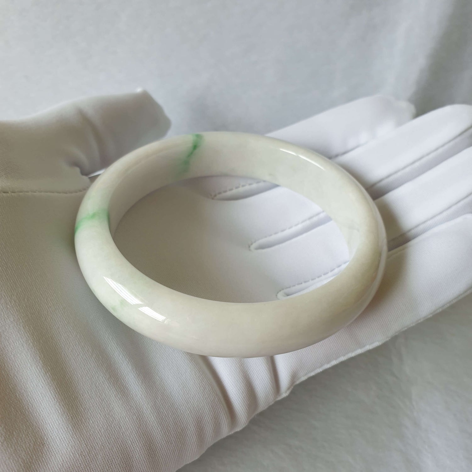 White hot sale jadeite bangle