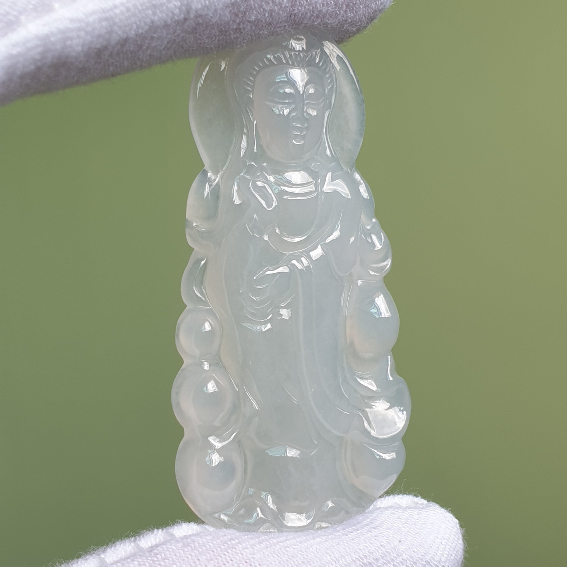 Men Wear Guan Yin Jadeite Pendant