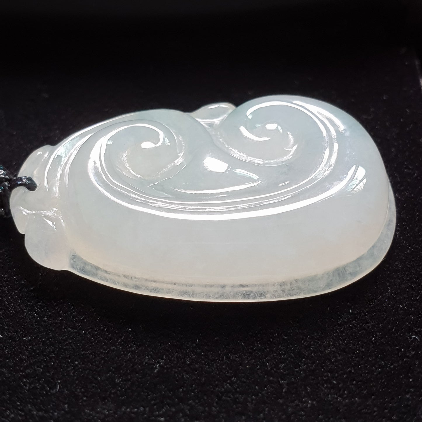 糯种如意翡翠吊坠 (Type A Jadeite Jade RuYi Pendants) PRY29685