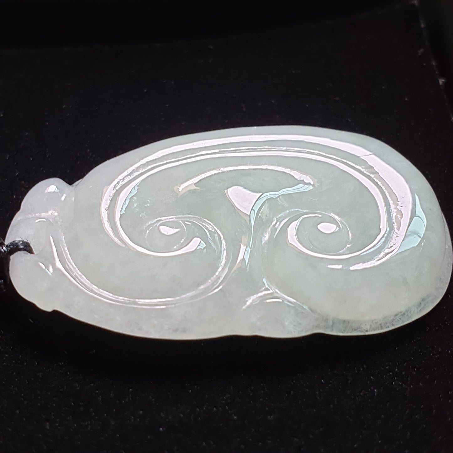 糯种如意翡翠吊坠 (Type A Jadeite Jade RuYi Pendants) PRY29684