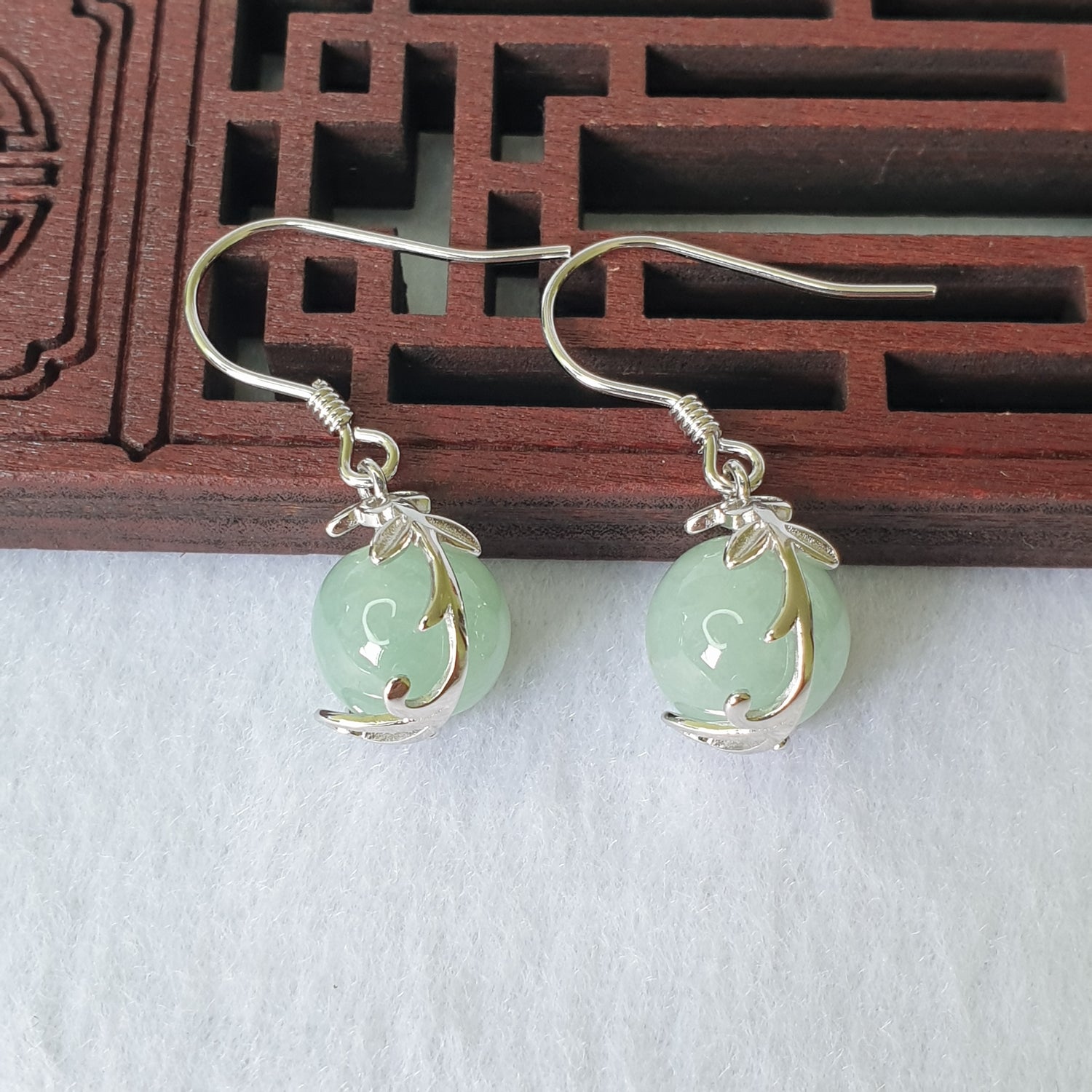 Singapore Light Green Jadeite Jade Vine & Flower Dangle Earrings (新加坡淡绿色翡翠藤蔓与花耳坠)