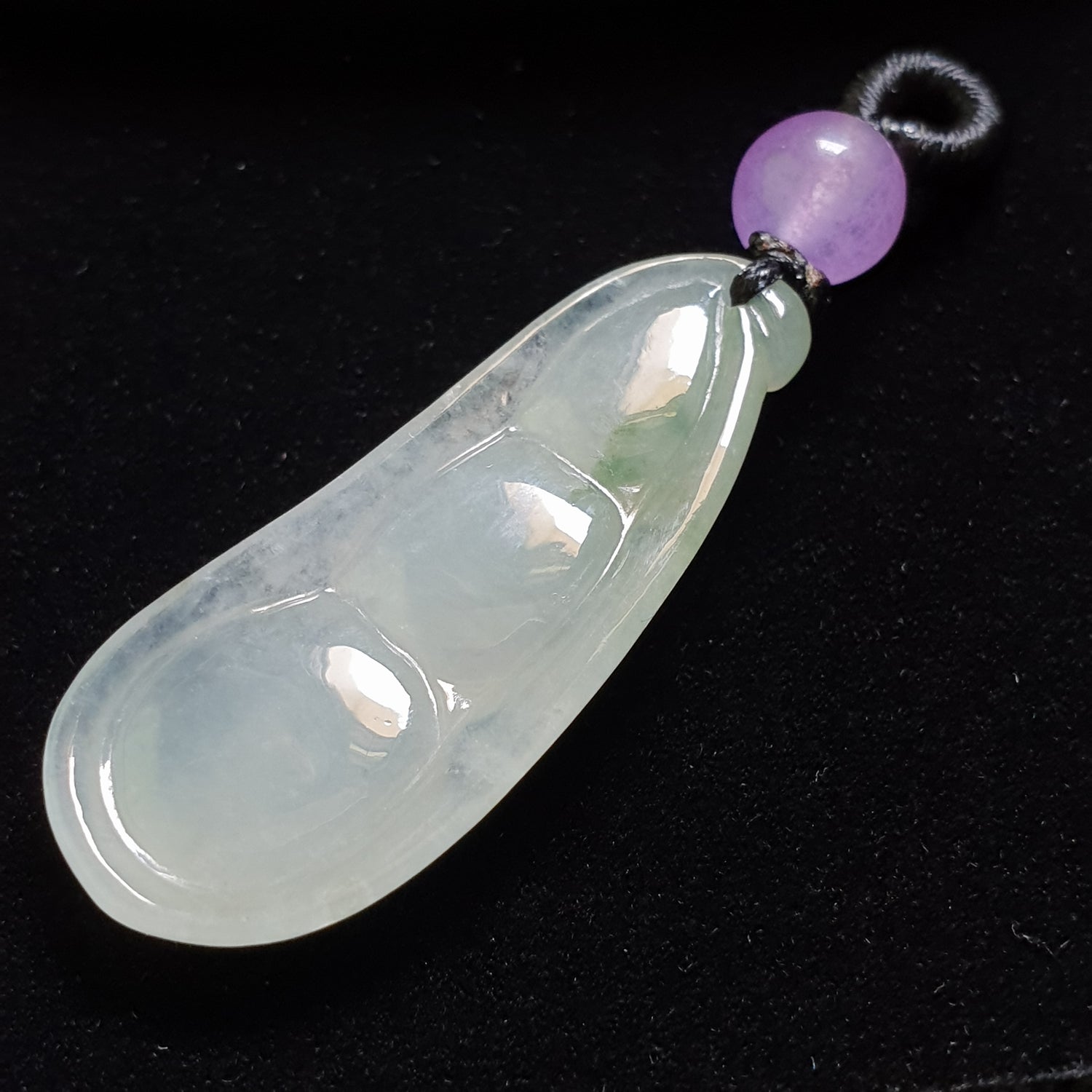 糯种福豆翡翠吊坠 (Type A Jadeite Jade Peapod Pendant) PPP29674