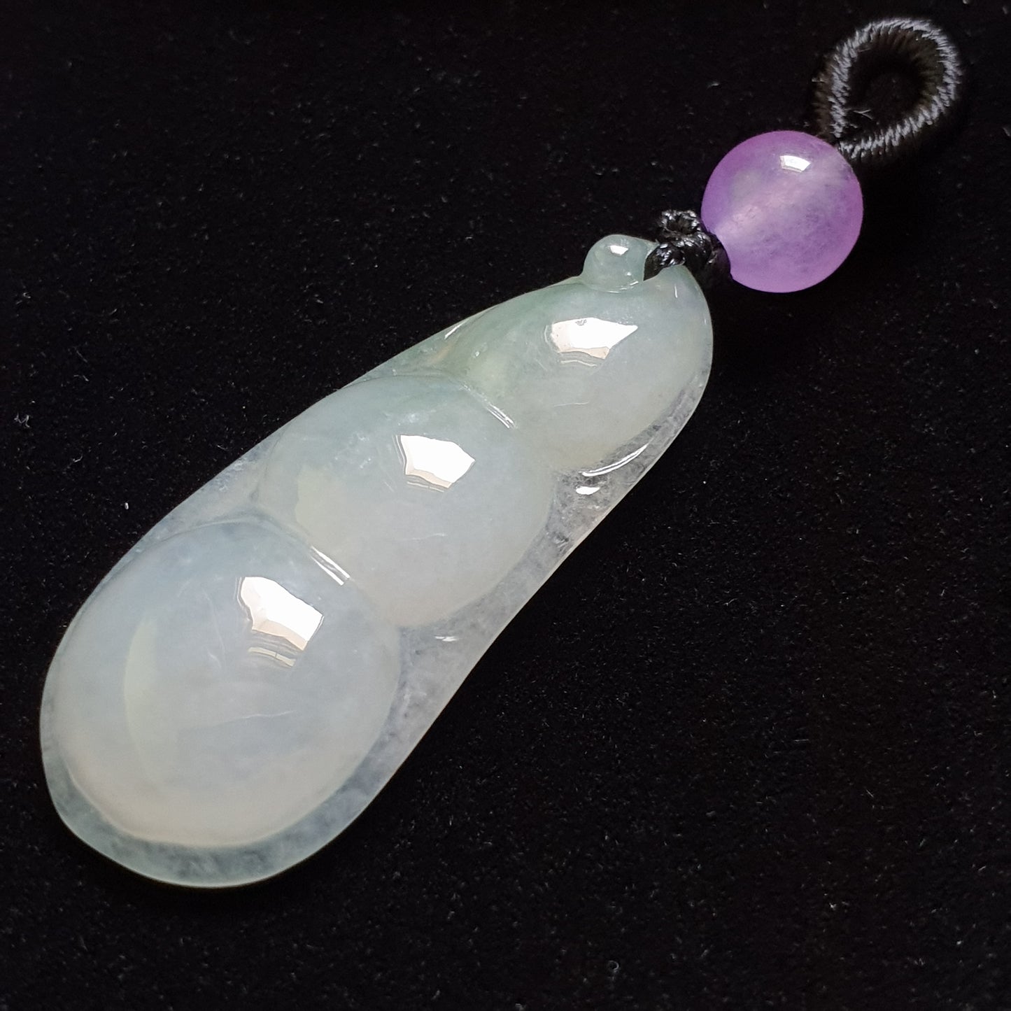 糯种福豆翡翠吊坠 (Type A Jadeite Jade Peapod Pendant) PPP29674