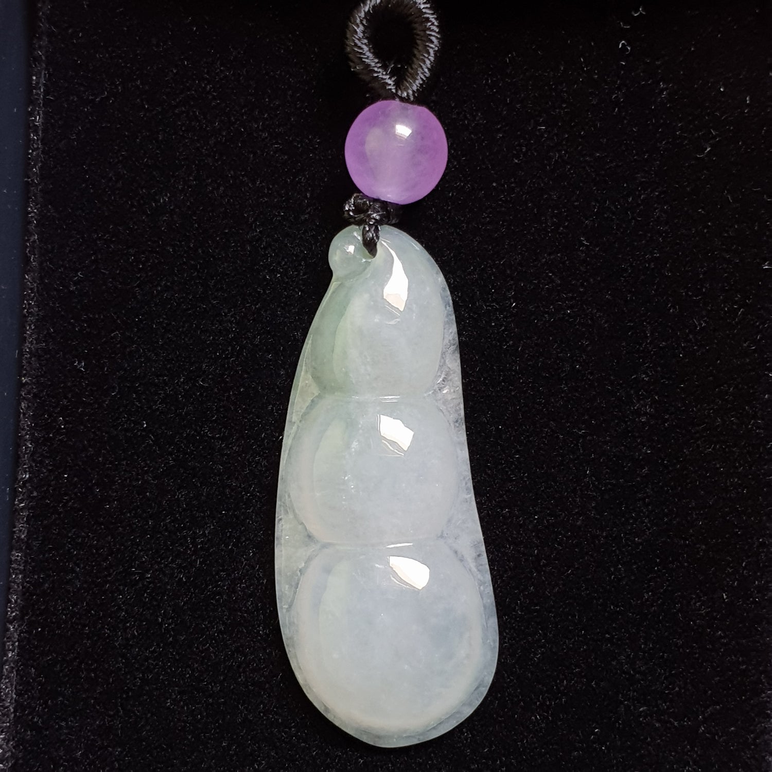 糯种福豆翡翠吊坠 (Type A Jadeite Jade Peapod Pendant) PPP29674