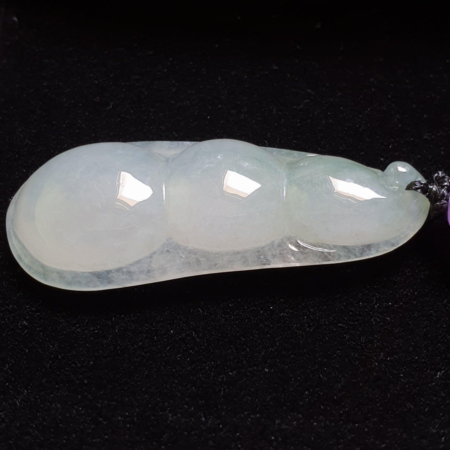 糯种福豆翡翠吊坠 (Type A Jadeite Jade Peapod Pendant) PPP29674