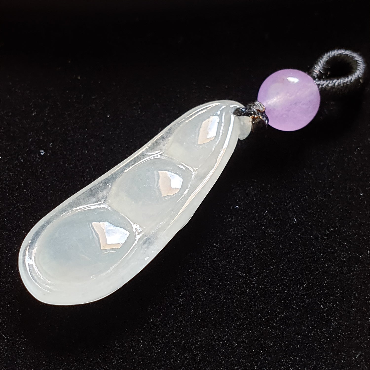 糯种福豆翡翠吊坠 (Type A Jadeite Jade Peapod Pendant) PPP29680