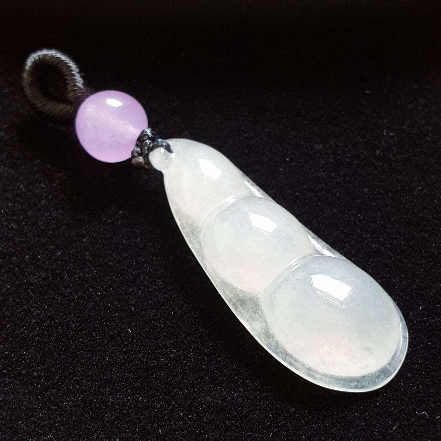 糯种福豆翡翠吊坠 (Type A Jadeite Jade Peapod Pendant) PPP29680