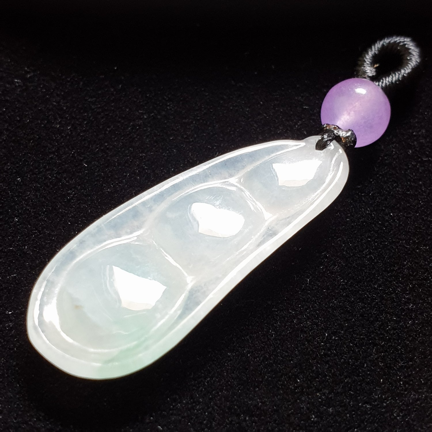 糯种福豆翡翠吊坠 (Type A Jadeite Jade Peapod Pendant) PPP29693