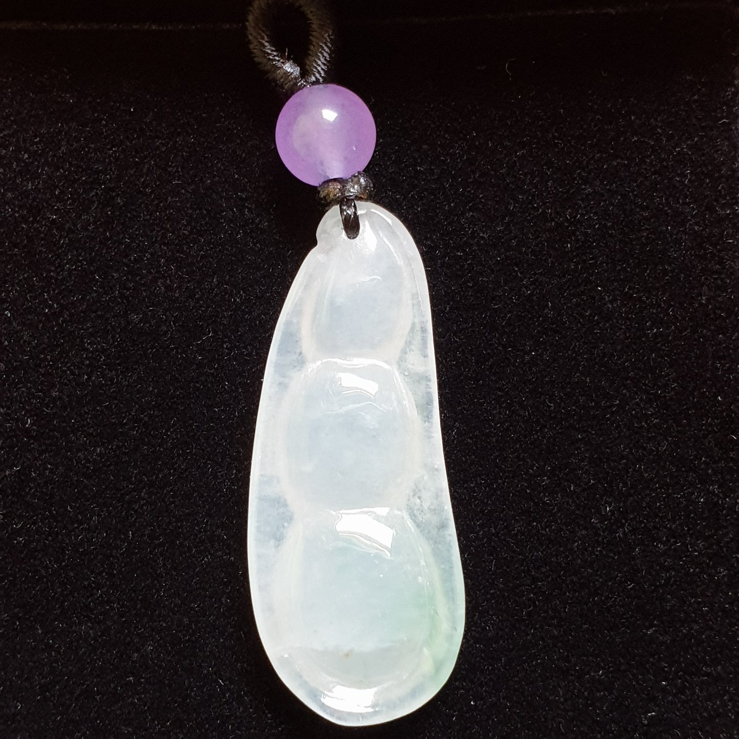 糯种福豆翡翠吊坠 (Type A Jadeite Jade Peapod Pendant) PPP29693