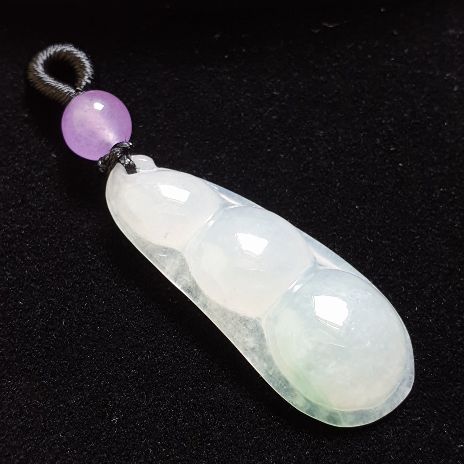 糯种福豆翡翠吊坠 (Type A Jadeite Jade Peapod Pendant) PPP29693