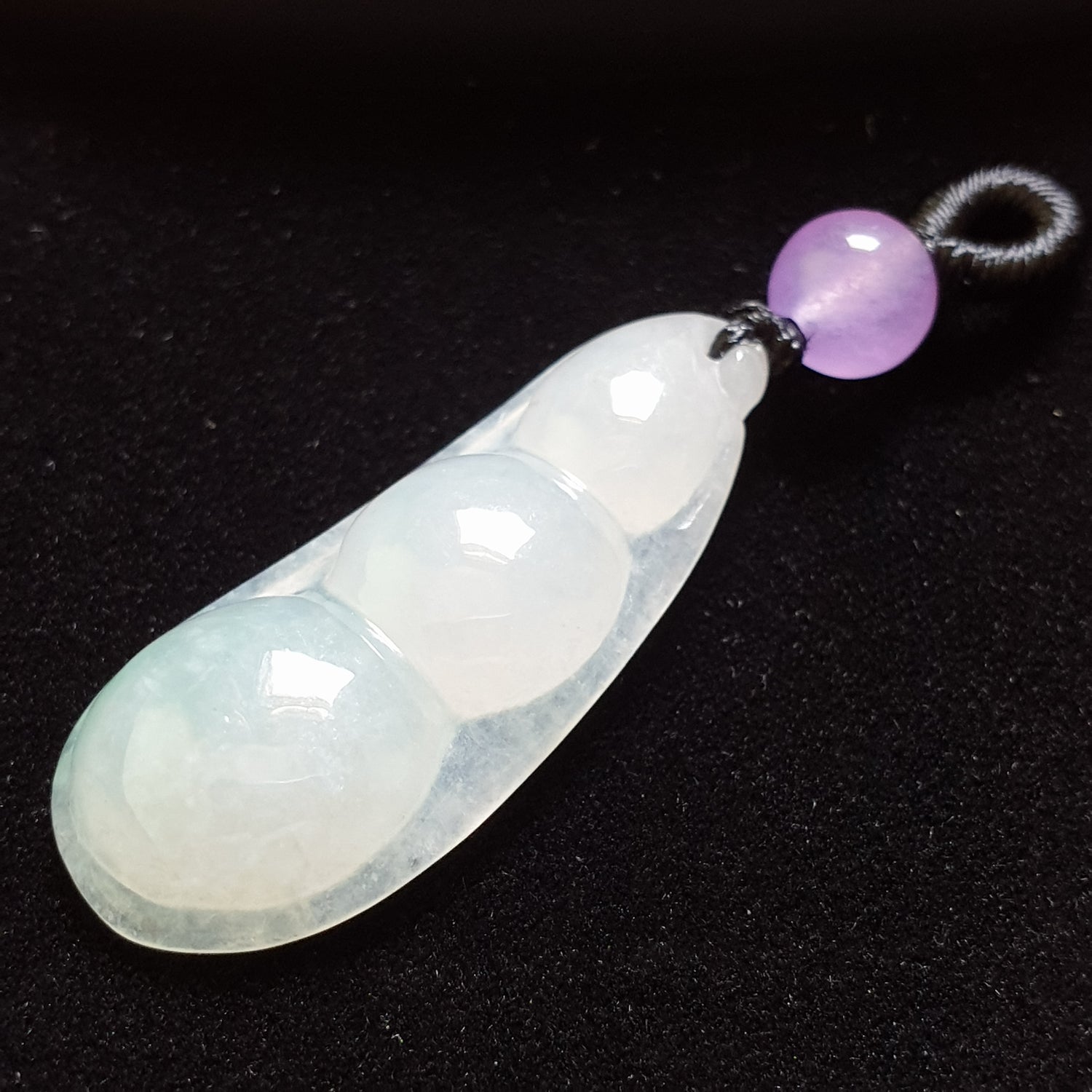 糯种福豆翡翠吊坠 (Type A Jadeite Jade Peapod Pendant) PPP29693