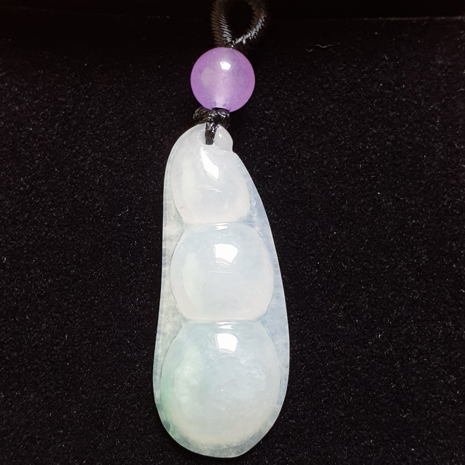 糯种福豆翡翠吊坠 (Type A Jadeite Jade Peapod Pendant) PPP29693