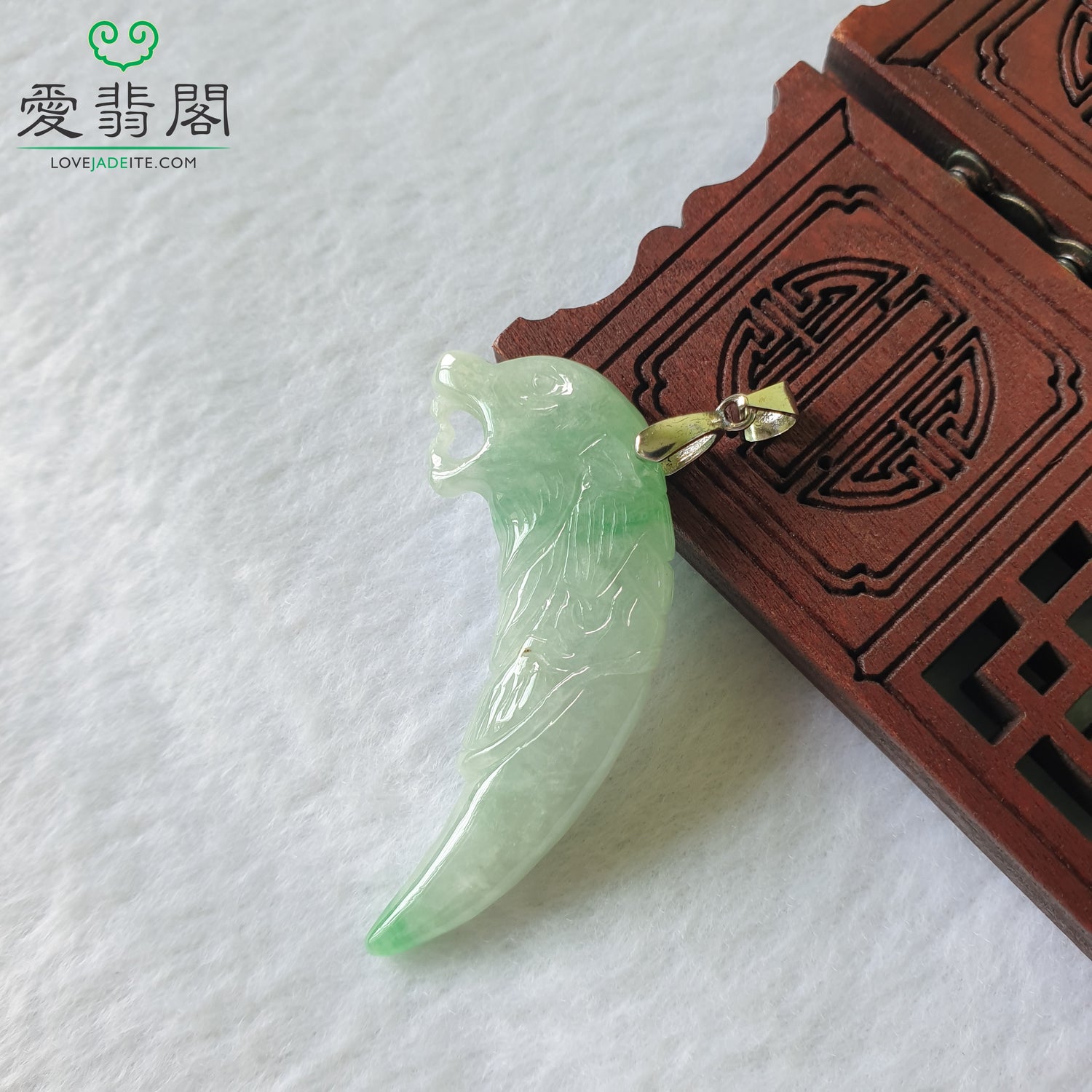 Myanmar Natural Type A Light Green Jadeite Jade Wolf Tooth Pendant Singapore Jewelry Jewellery (缅甸天然A货淡绿新加坡翡翠狼牙吊坠首饰) PWT49063