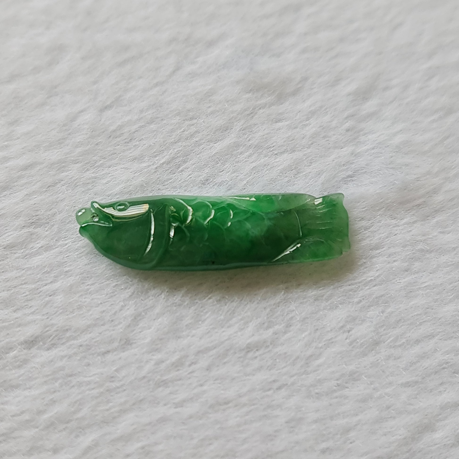 辣绿色翡翠鲤鱼吊坠 (Type A Spicy Green Jadeite Jade Carp Pendant) PCP65191