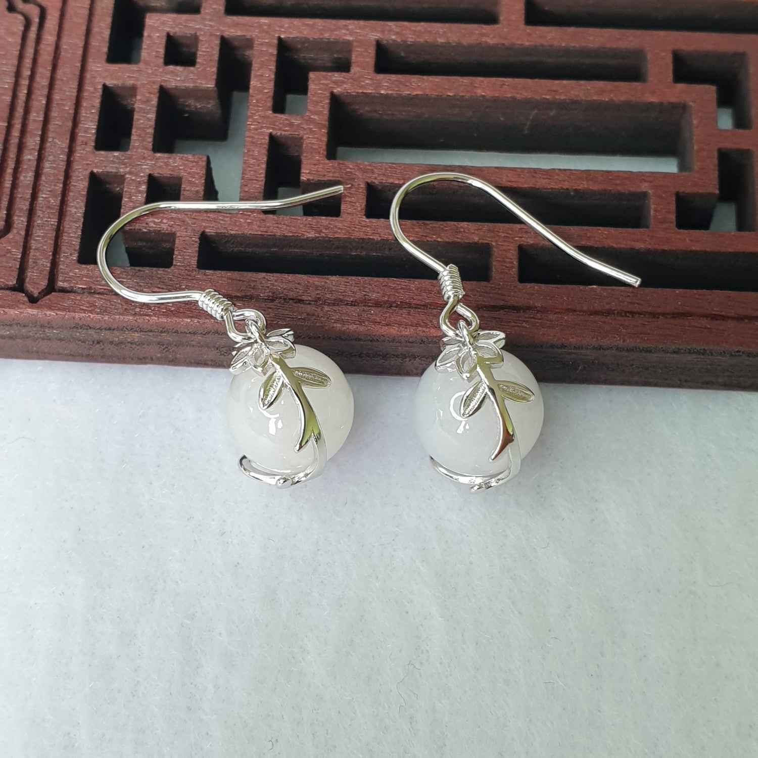 Singapore White Jadeite Jade Vine & Flower Dangle Earrings (新加坡白色翡翠藤蔓与花耳坠)