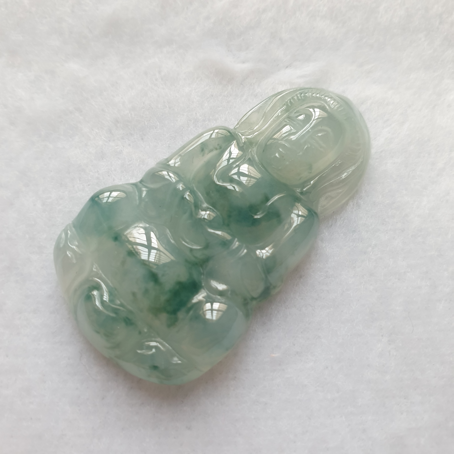 冰种飘花观音翡翠吊坠 (Type A Icy Moss on Snow Jadeite Jade GuanYin Pendant) PGY82015