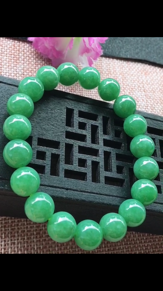 豆绿翡翠珠子手串 (Type A Green Jadeite Jade Beads Bracelet) Pre-Order