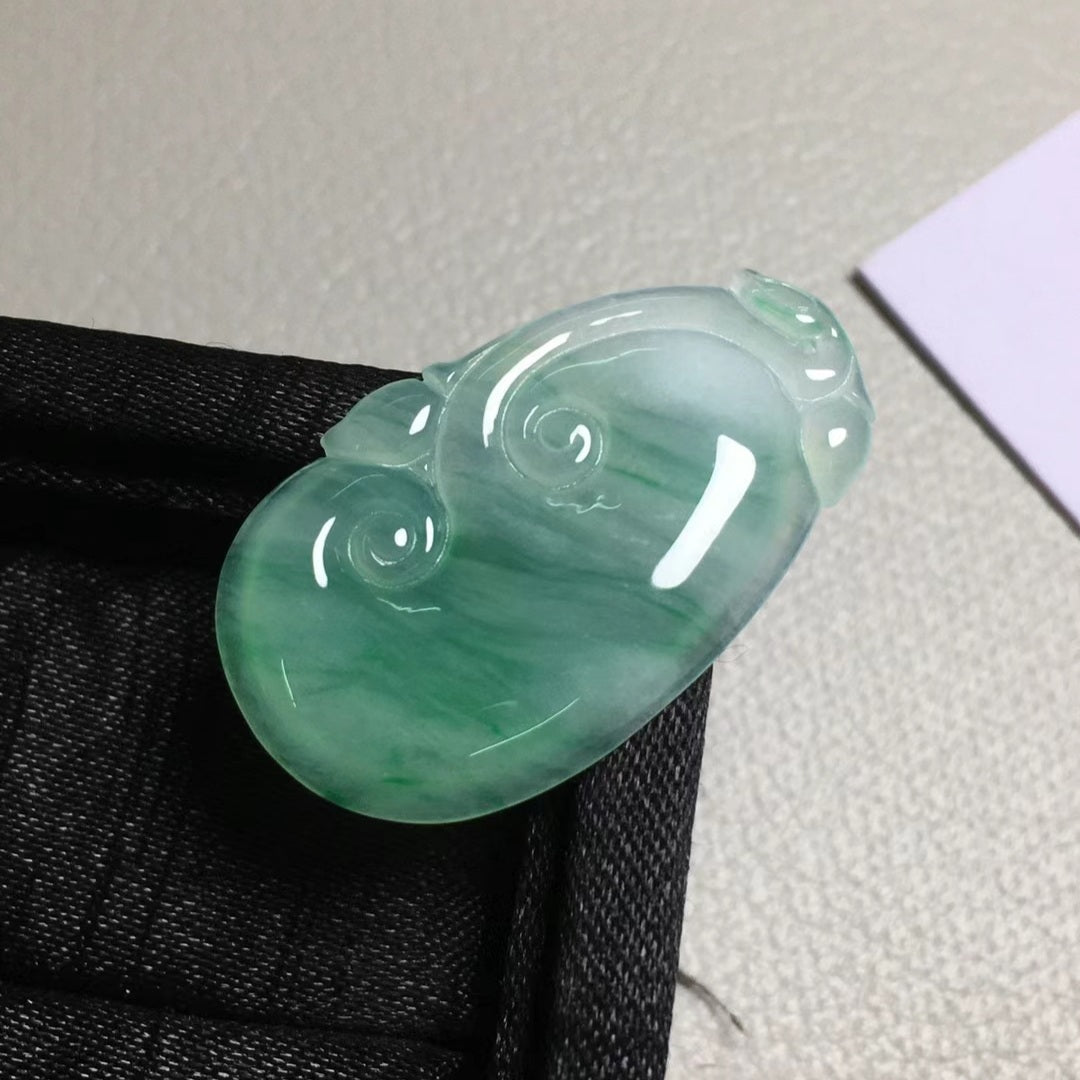 [P] 冰种飘绿花如意翡翠吊坠 (Type A Icy Moss on Snow Jadeite Jade RuYi Pendants)