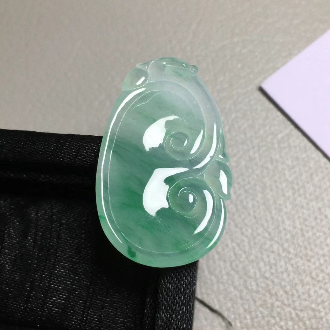 [P] 冰种飘绿花如意翡翠吊坠 (Type A Icy Moss on Snow Jadeite Jade RuYi Pendants)